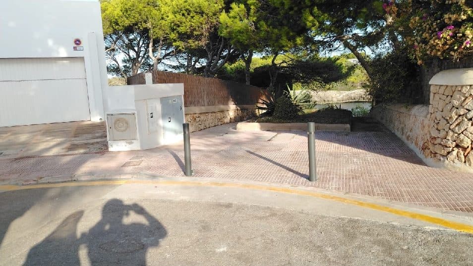 Acceso peatonal público al Caló des Llamp al final de Carrer de sa Cova Blanca